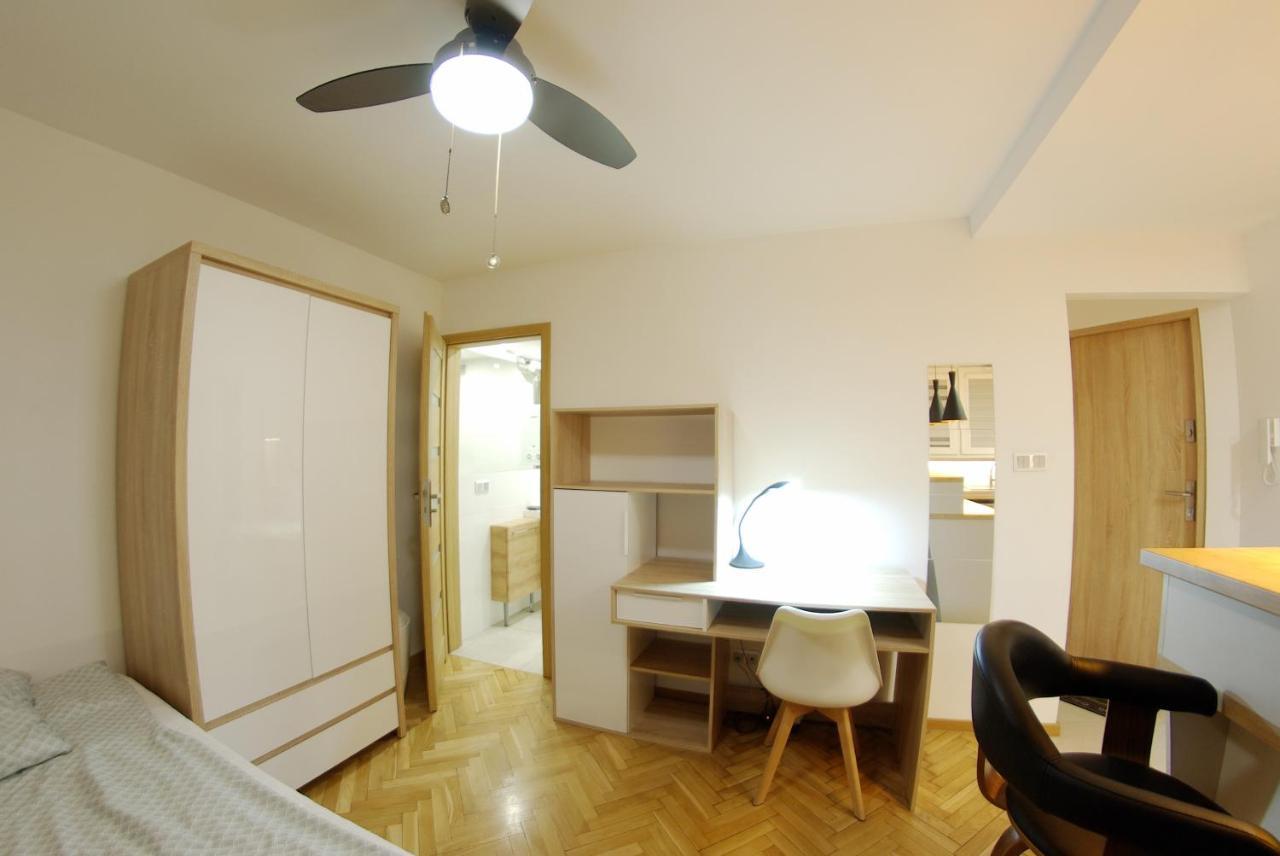 Apatramenty Promienista Apartment Познан Екстериор снимка