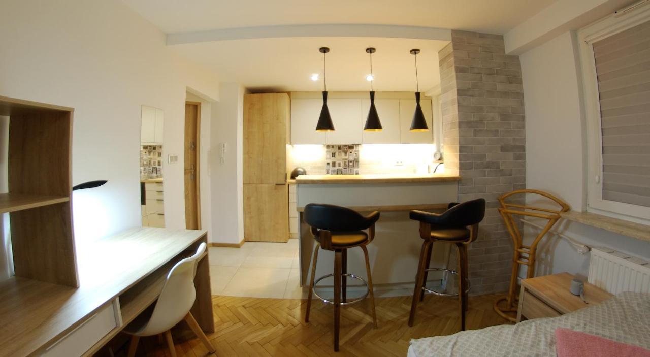 Apatramenty Promienista Apartment Познан Екстериор снимка