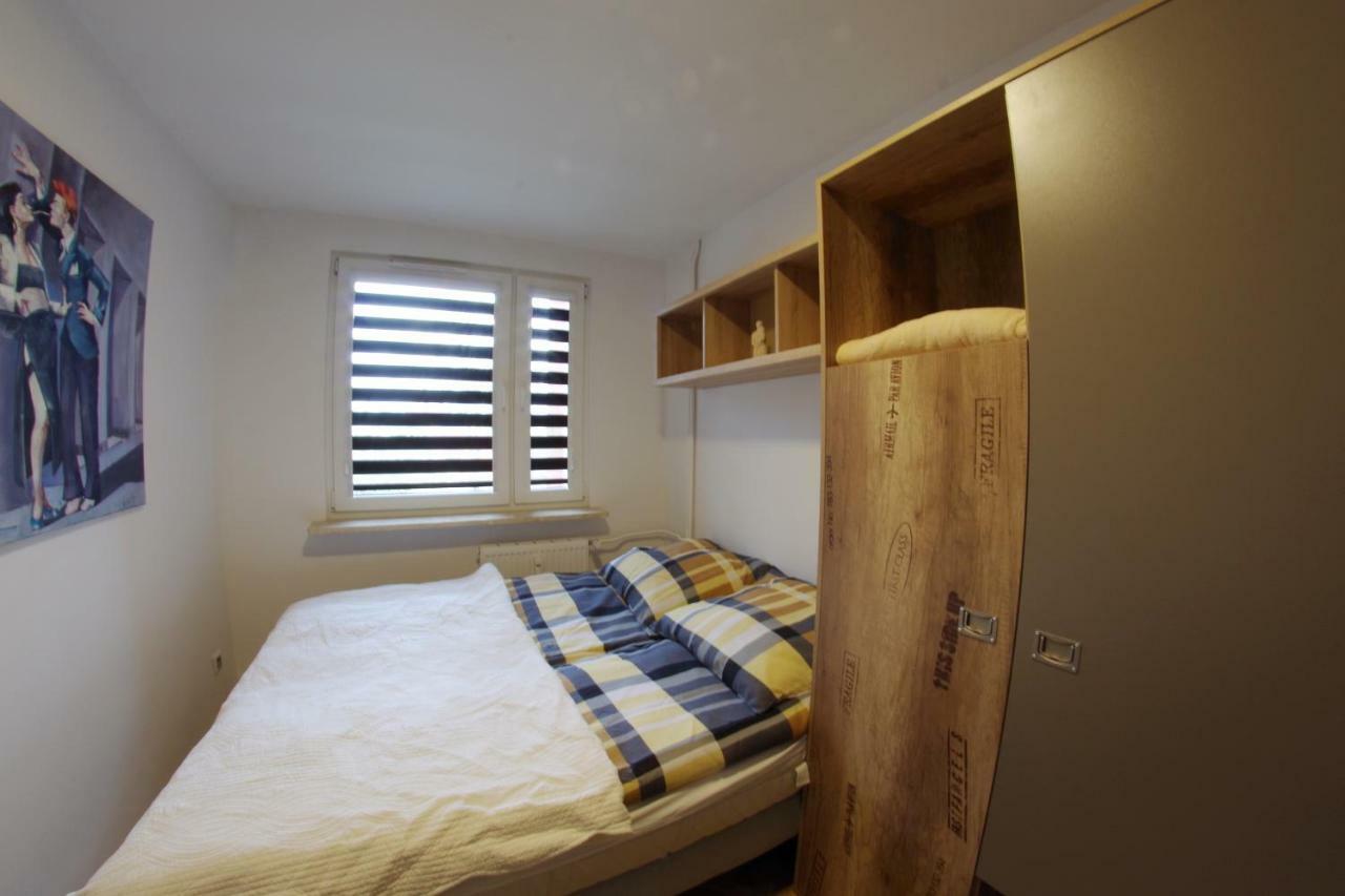 Apatramenty Promienista Apartment Познан Екстериор снимка