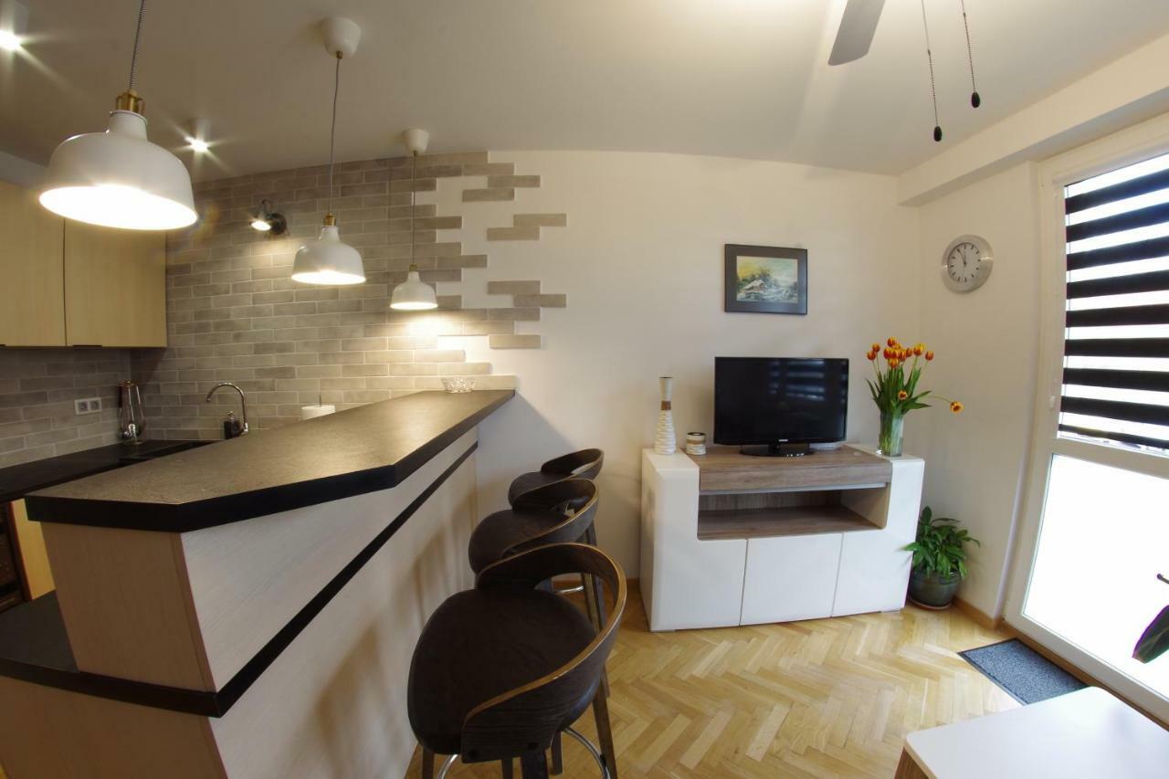Apatramenty Promienista Apartment Познан Екстериор снимка