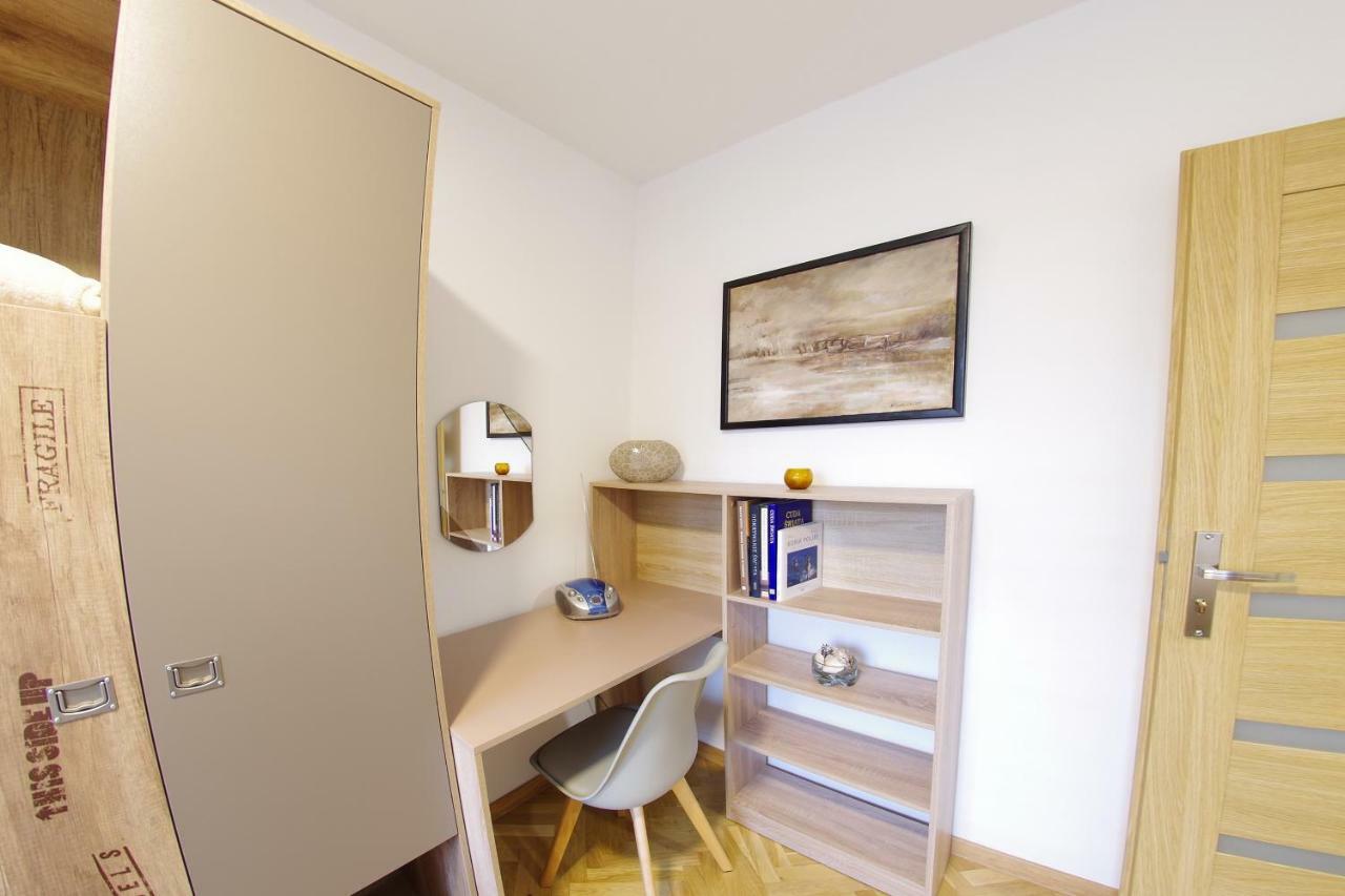 Apatramenty Promienista Apartment Познан Екстериор снимка